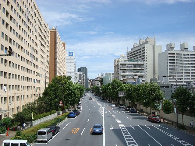 640px-Gaien-Nishi_Dori_Street_at_Hiroo_Tokyo